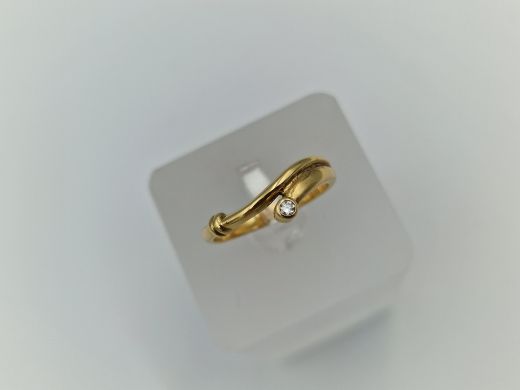 Золотое кольцо с цирконом, 2.4 г