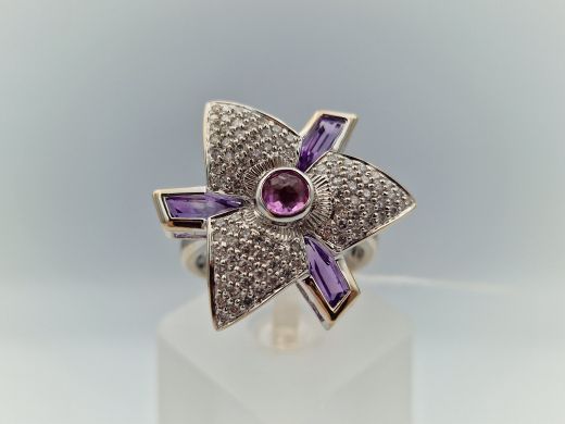 Zelta gredzens ar briljantu un safīru un ametistu, 10.13 g, izm. 19