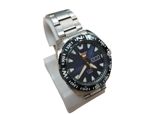 Seiko 5 Sports 