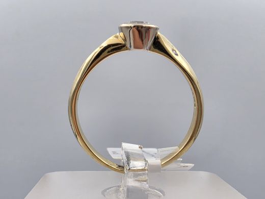 Gold ring with diamond, 3.29 g, size 17.5