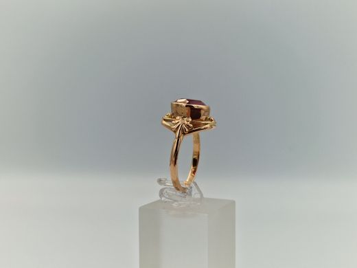 Zelta gredzens ar koraļļi, 3.59 g, izm. 17