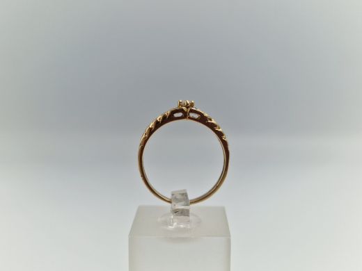 Золотое кольцо с цирконом, 2.32 г, разм. 16.8