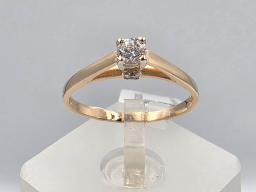 Gold ring with zircon