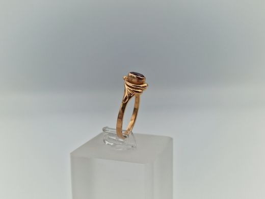 Золотое кольцо с кораллом, 2.72 г, разм. 17