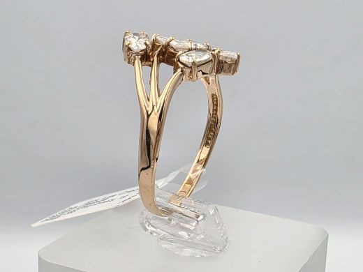 Gold ring with zircon, 3.08 g, size 19