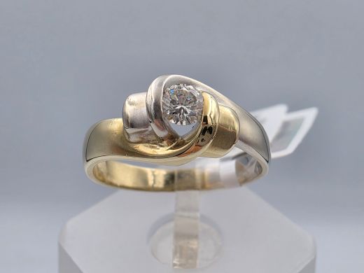Gold ring with diamond, 3.98 g, size 17.5