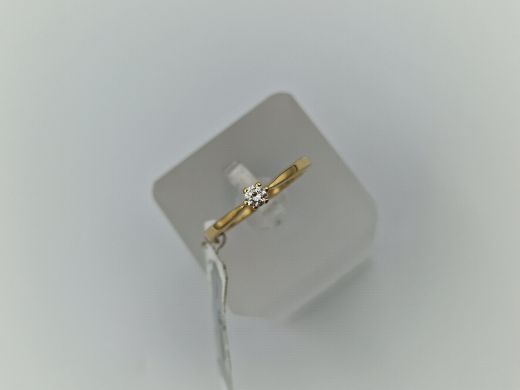 Золотое кольцо с бриллиантом, 2.7 г, разм. 17.5