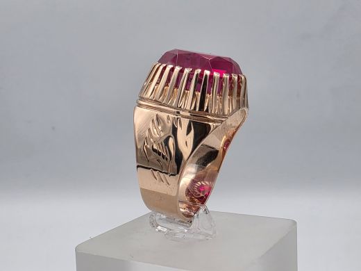 Золотое кольцо с кораллом, 10.55 г, разм. 20