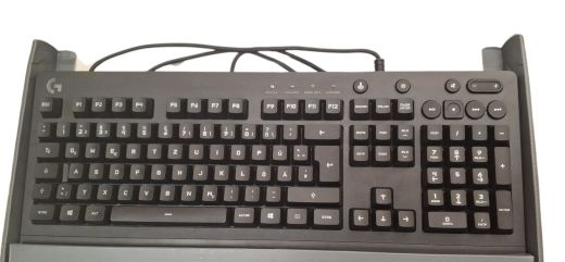 Logitech G213