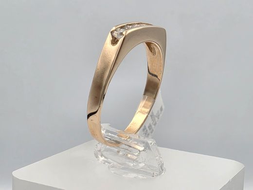 Gold ring with zircon, 2.45 g, size 18