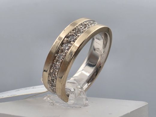 Gold ring with diamond, 7.05 g, size 17