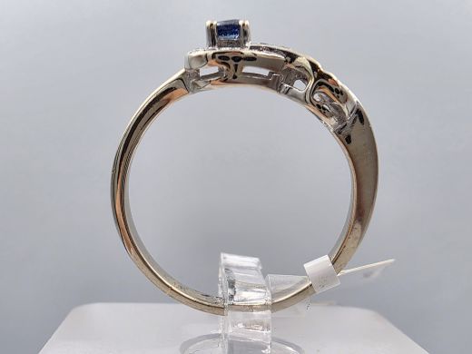 Gold ring with diamond and sapphire, 2.37 g, size 16.5