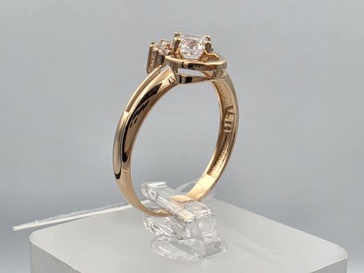 Gold ring with zircon