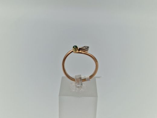 Zelta gredzens ar briljantu un smaragdu, 2.26 g, izm. 16.5