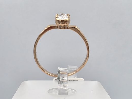 Gold ring with zircon