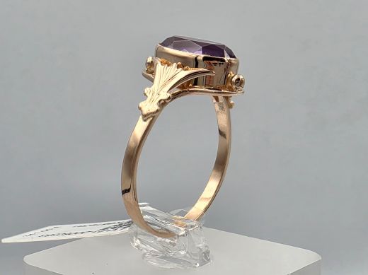 Gold ring with corundum, 3.59 g, size 19.5