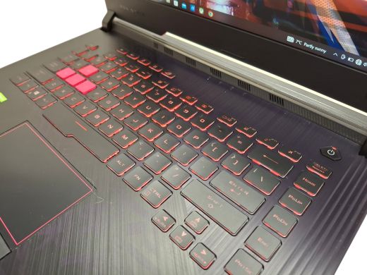 ASUS ROG STRIX G512Li-Ss74 256 gb