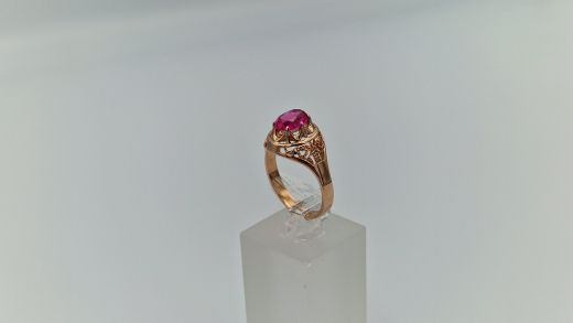 Золотое кольцо с кораллом, 3.1 г, разм. 17.5