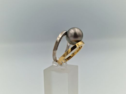 Zelta gredzens ar briljantu, 12.19 g, izm. 18