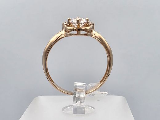 Gold ring with zircon