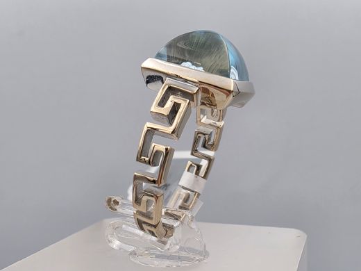 Gold ring with topaz, 6.28 g, size 16.8