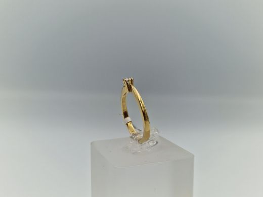 Золотое кольцо с бриллиантом, 2.7 г, разм. 17.5