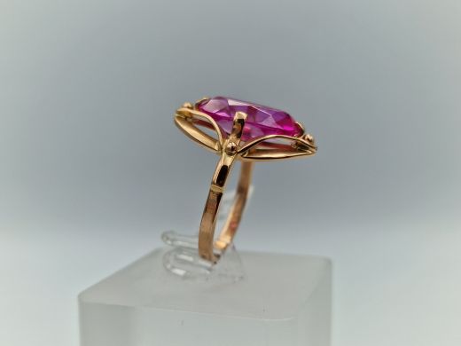 Золотое кольцо с кораллом, 4.49 г, разм. 17