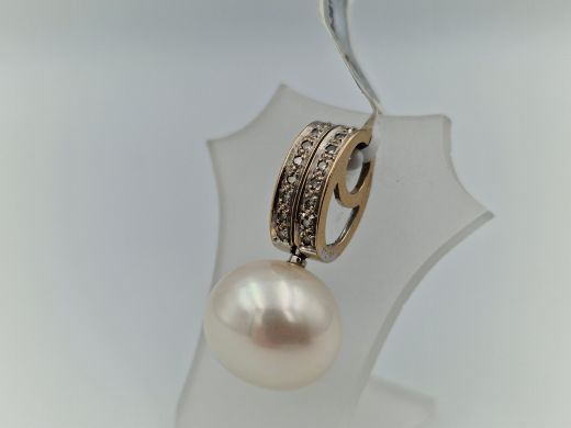 Золотой кулон с бриллиантом, 7.78 г