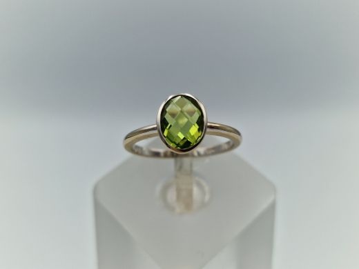 Zelta gredzens ar peridotu, 1.78 g, izm. 16