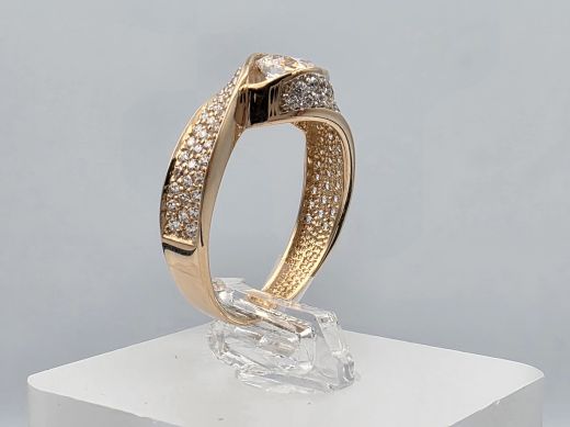 Gold ring with zircon