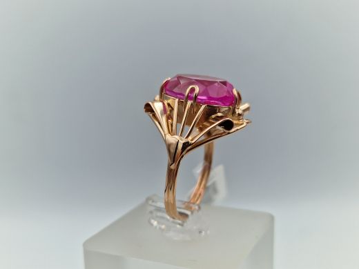 Zelta gredzens ar koraļļi, 6.64 g, izm. 19