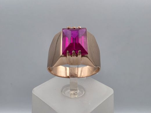 Золотое кольцо с кораллом, 5.42 г, разм. 18