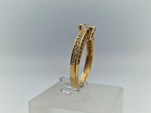 Zelta gredzens ar cirkoniju, 3.26 g, izm. 18