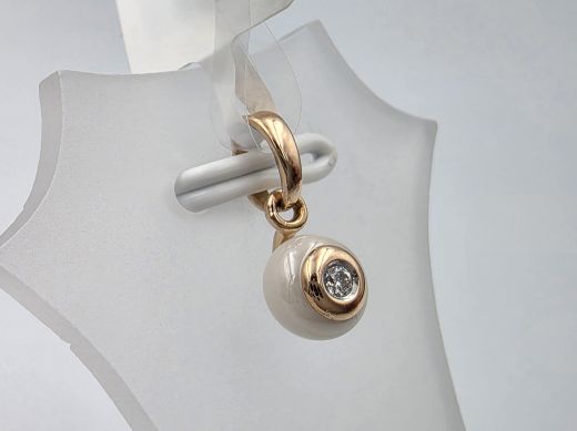 Gold pendant with diamond, 1.06 g