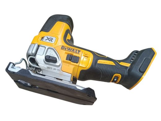 DeWALT Dcs335