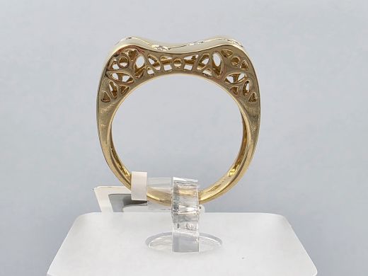 Gold ring with diamond, 4.49 g, size 17