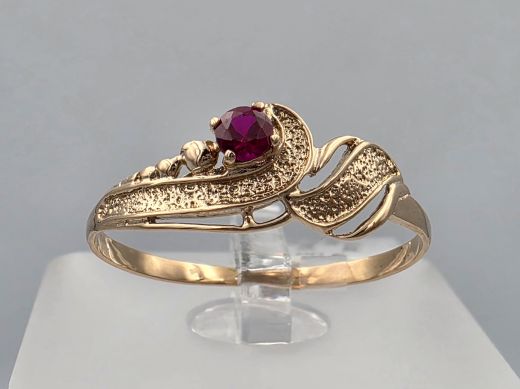 Gold ring with zircon, 1.07 g, size 19