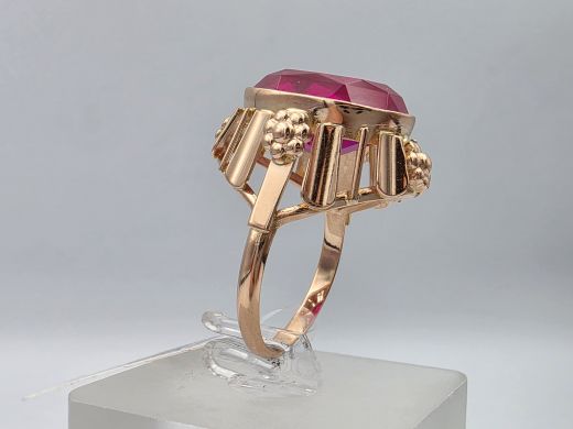 Золотое кольцо с кораллом, 7.49 г, разм. 18