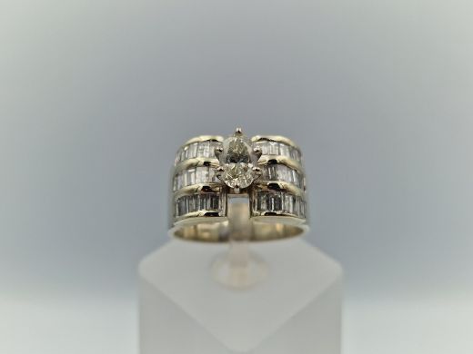 Zelta gredzens ar briljantu, 10.68 g, izm. 18