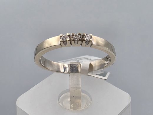 Gold ring with diamond, 2.82 g, size 18