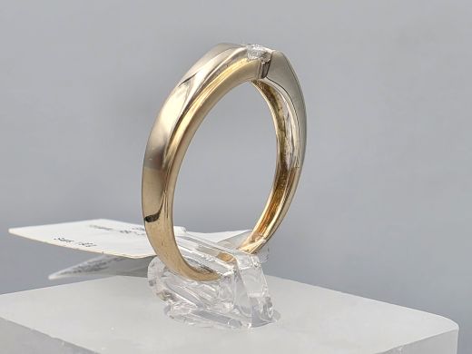 Gold ring with diamond, 1.90 g, size 16