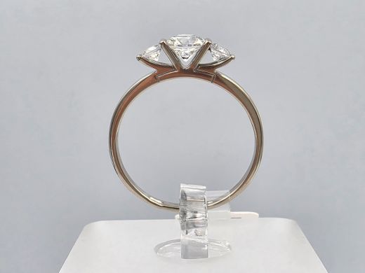 Gold ring with zircon, 1.90 g, size 17