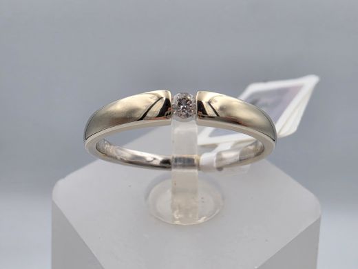 Gold ring with diamond, 2.20 g, size 16.5