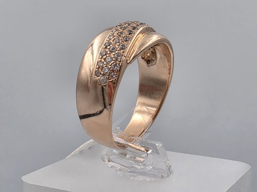 Gold ring with zircon