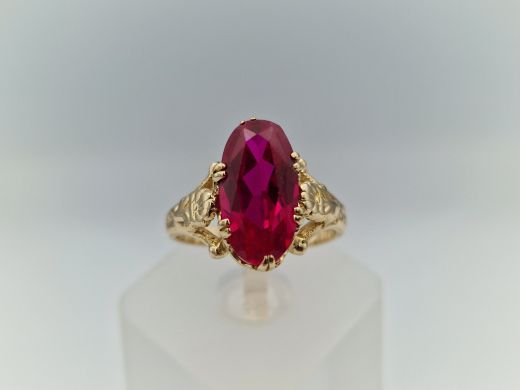 Zelta gredzens ar koraļļi, 4.72 g, izm. 17