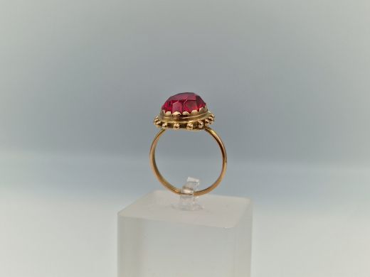 Zelta gredzens ar koraļļi, 6.15 g, izm. 19