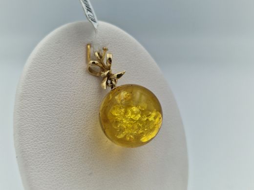 Золотой кулон с янтарьом, 3.52 г
