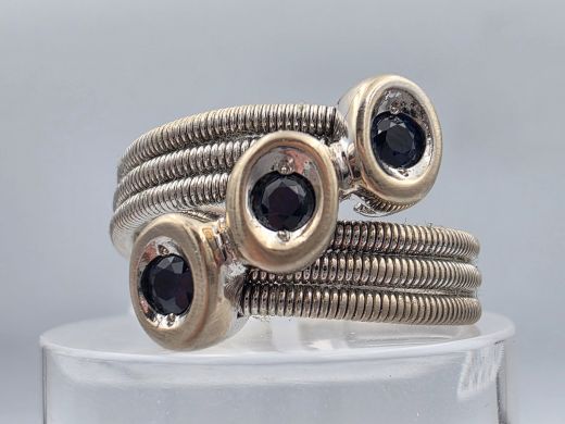 Gold ring with sapphire, 9.30 g, size 19.5
