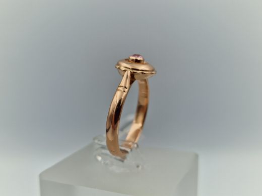 Zelta gredzens ar koraļļi, 3.06 g, izm. 18