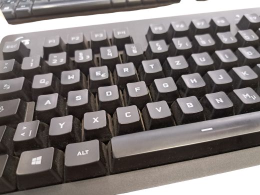 logitech G213